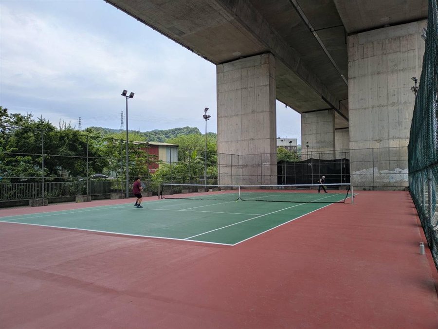 忠孝運動休閒公園網球場的球場照片